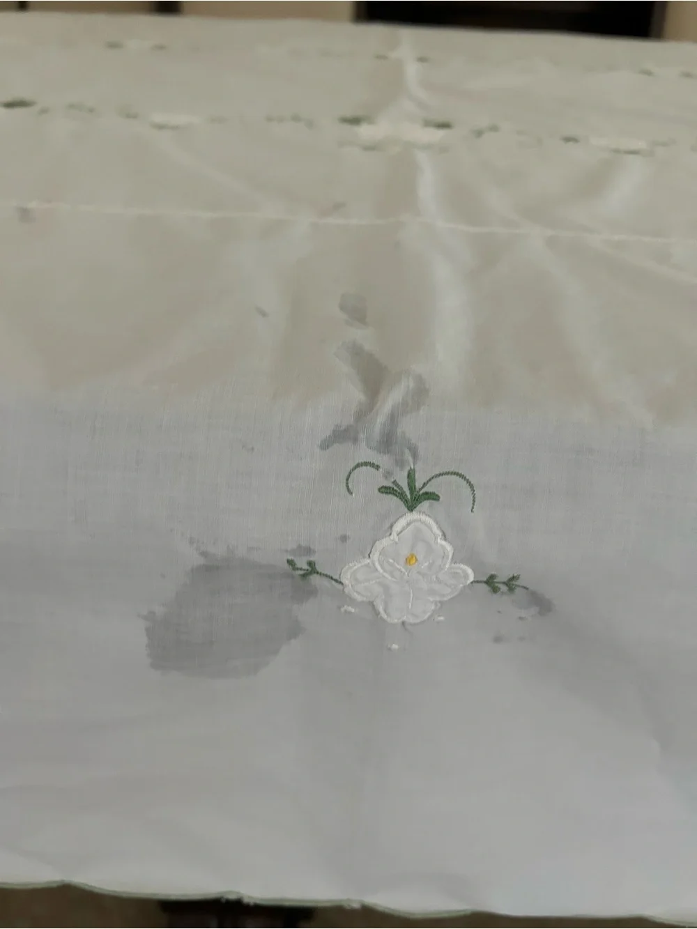 Vintage Floral Embroidered Tablecloth 98x64 AND Set of 14 Napkins White Elegant